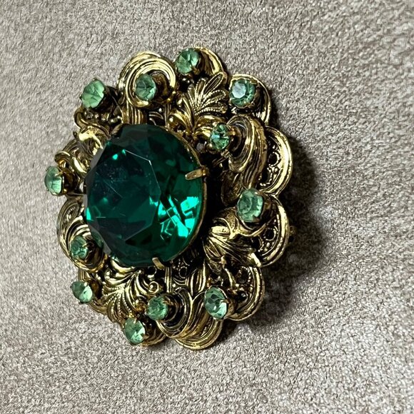 Vintage Jewelry 1950s Mid-Century Emerald Diamante Floral Pin - Picture 2 of 4